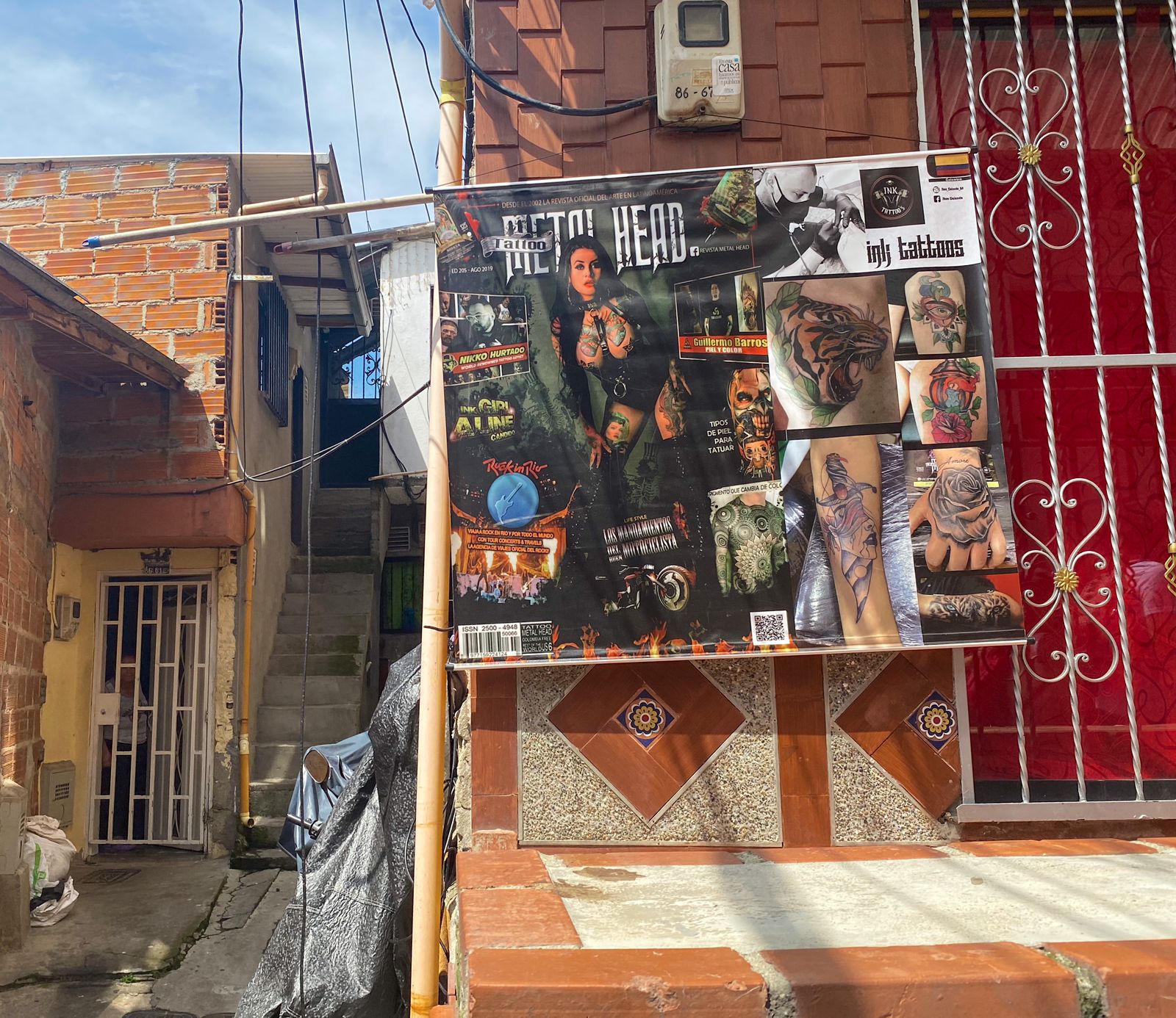 Es usual encontrar en las calles de picacho letreros de negocios en casas familiares.